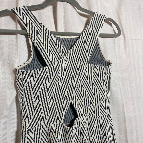 Abercrombie Fitch Black White Geometric Print Criss Cross Back A Line Dress Sm - Picture 3 of 4